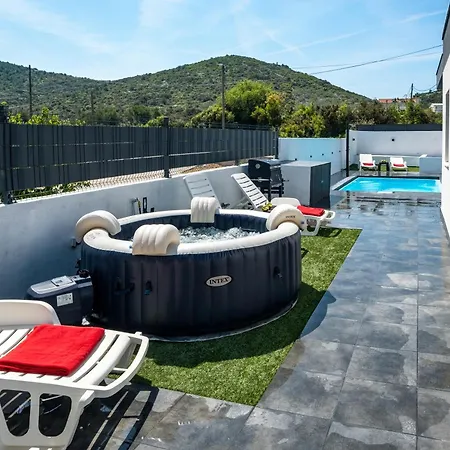 Luxury Impossible Villa Traù
