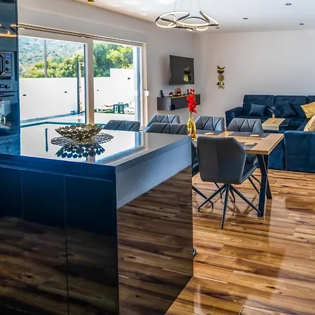 Luxury Impossible Villa *